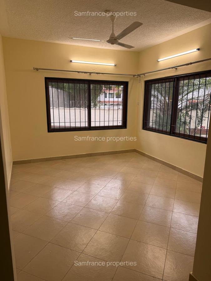 5 Bed Townhouse with En Suite at Greenwood - 7