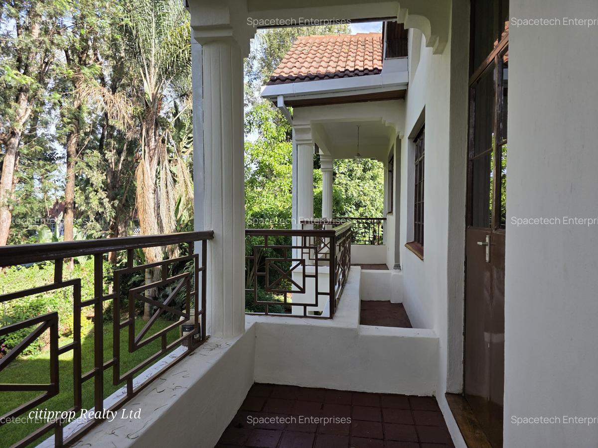 5 Bed House with En Suite in Runda - 4