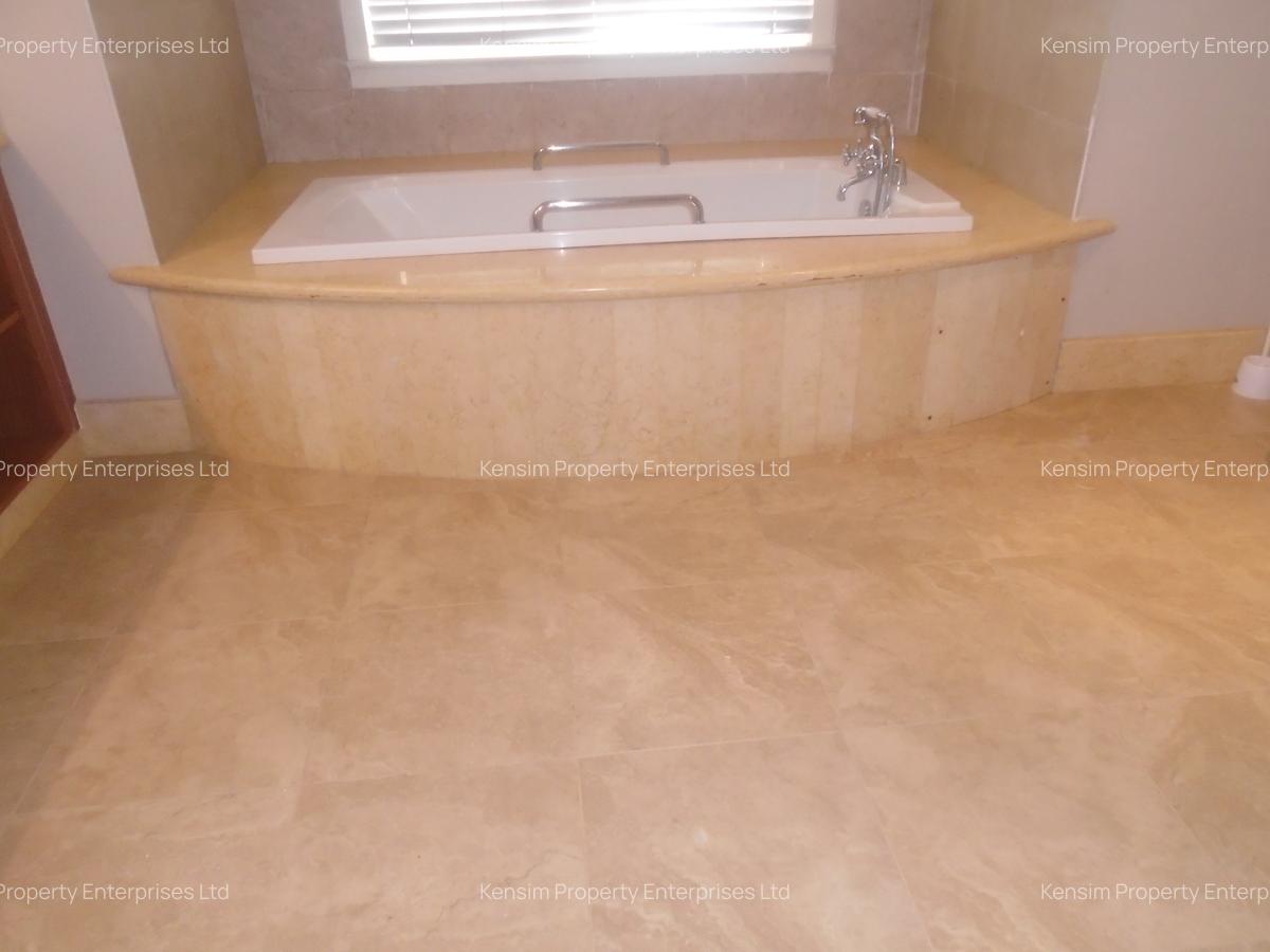 4 Bed Townhouse with En Suite in Kitisuru - 2