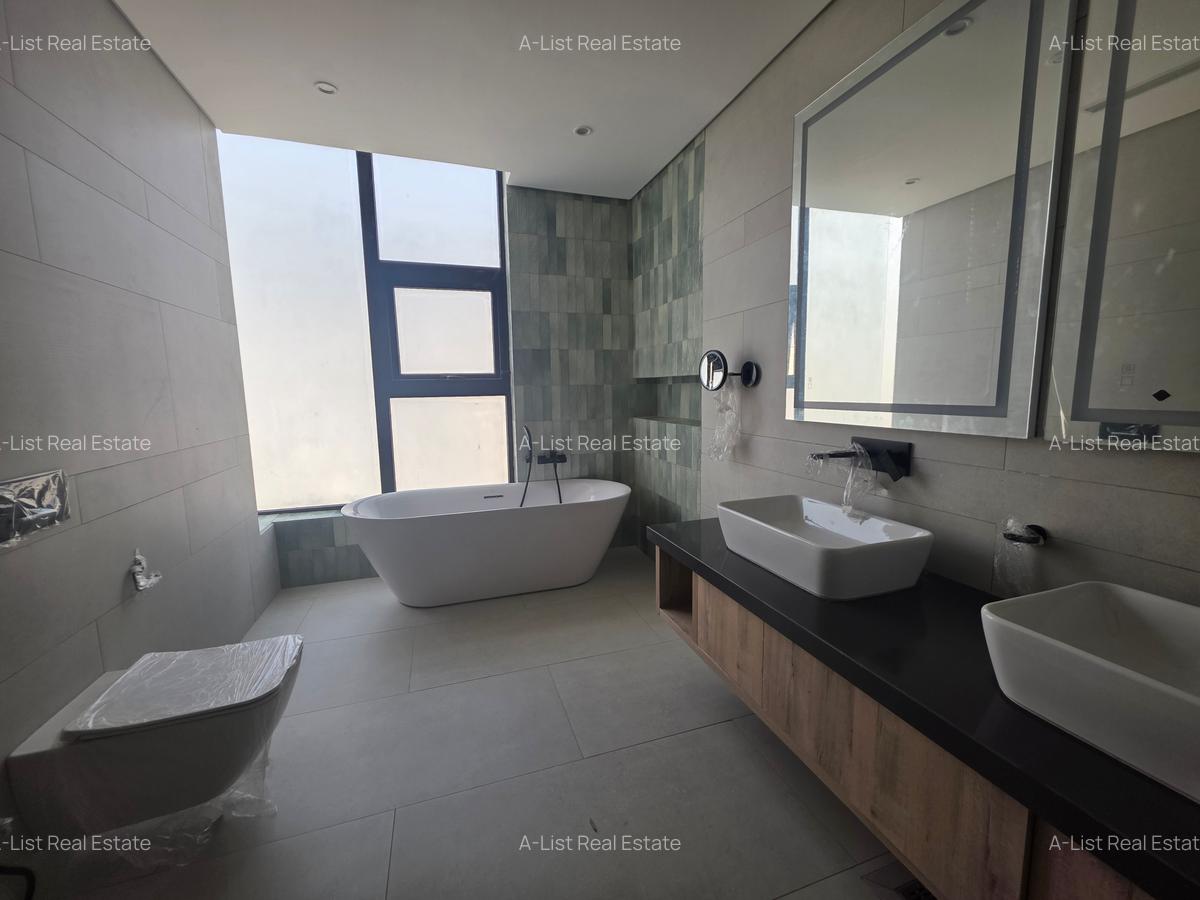 5 Bed Villa with En Suite at Grevilia Grove - 11