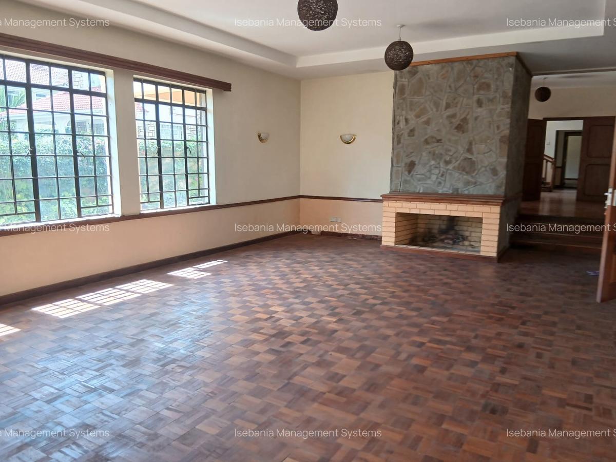 5 Bed House with En Suite at - 8