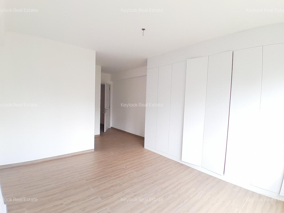 3 Bed Apartment with En Suite at Lavington - 6