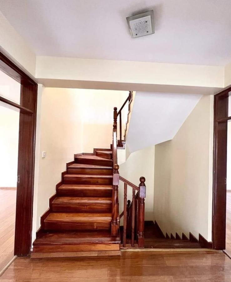 5 Bed Townhouse with En Suite in Lavington - 7