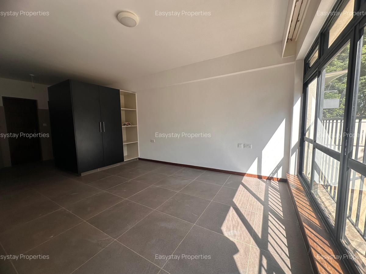 2 Bed Apartment with En Suite in Riverside - 5