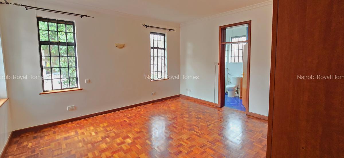 5 Bed Townhouse with En Suite at Lavington Green - 8