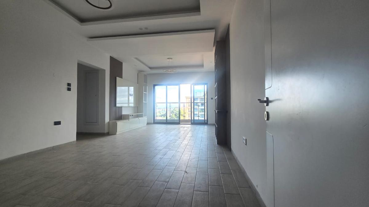 2 Bed Apartment with En Suite in Lavington - 2