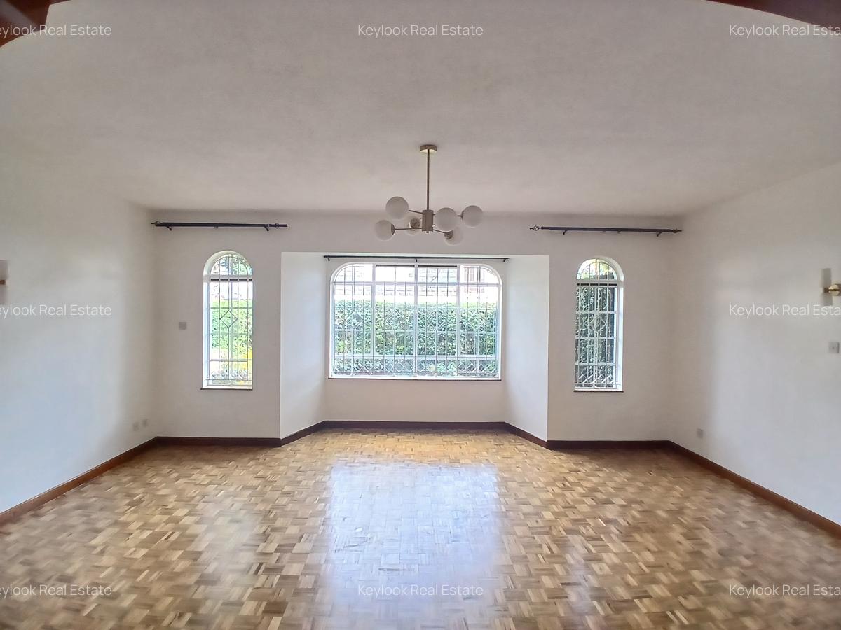 4 Bed Townhouse with En Suite at Lavington - 12