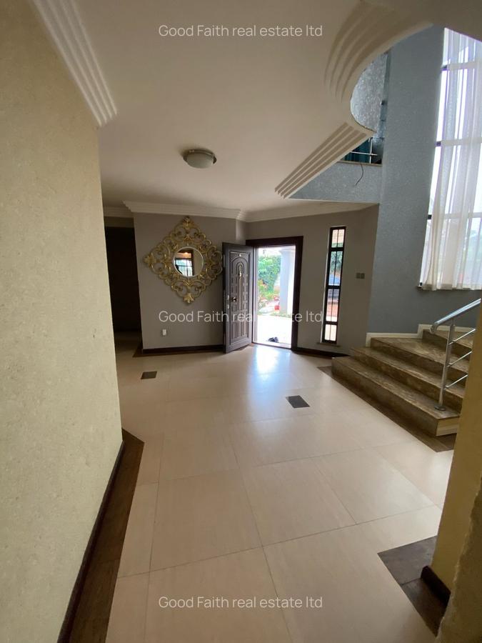 5 Bed House with En Suite in Runda - 12