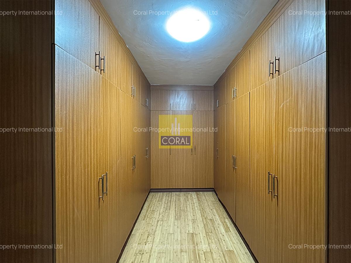 4 Bed Apartment in Riverside - 17