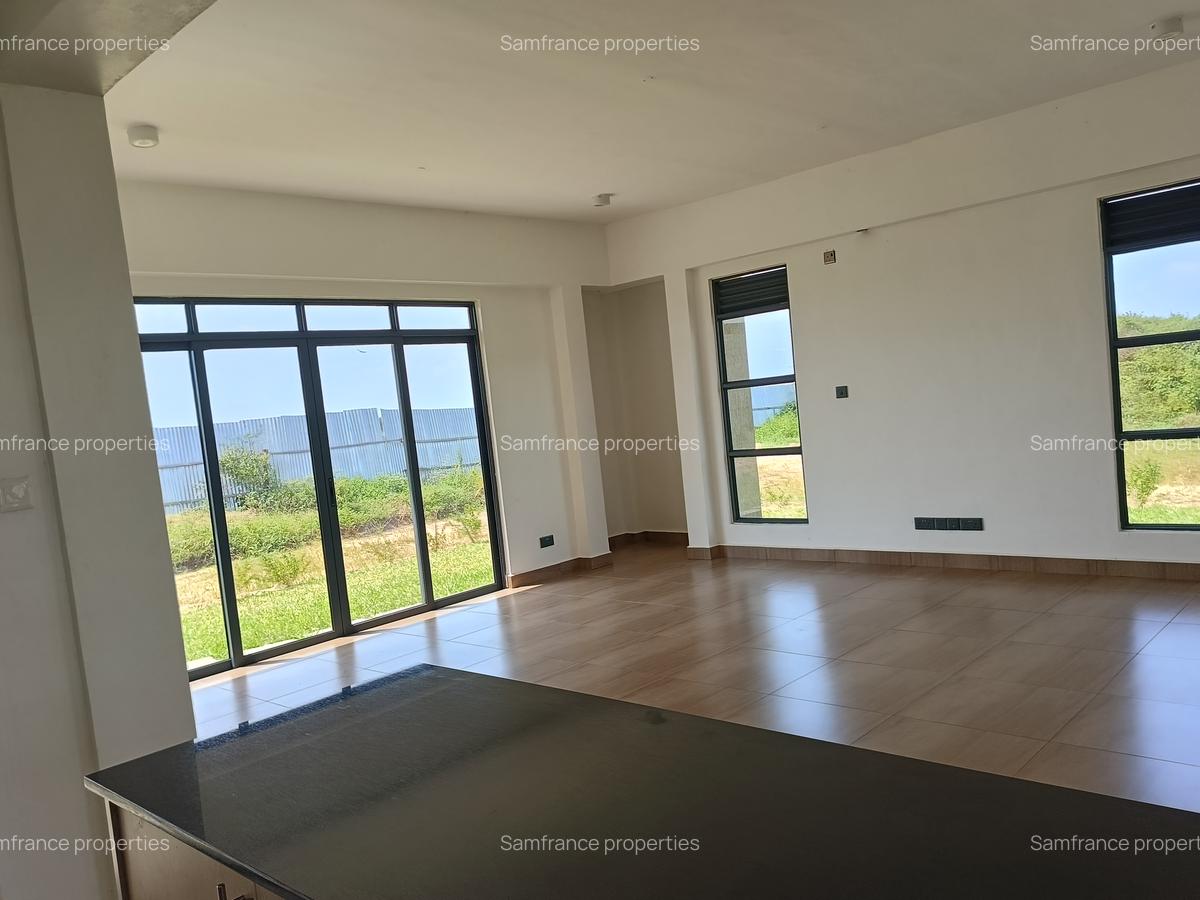 4 Bed Townhouse with En Suite at King'S Eood - 11