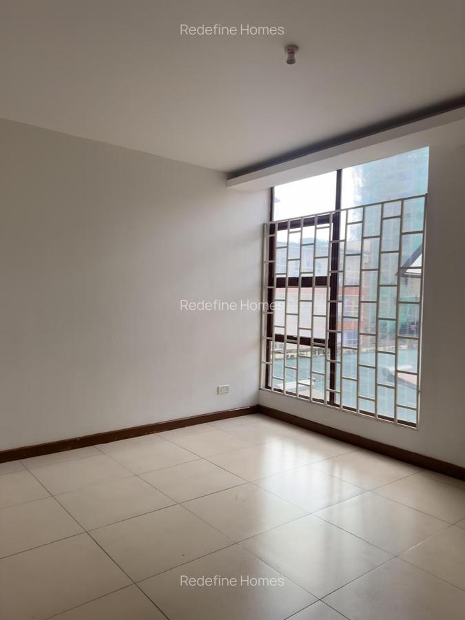3 Bed Apartment with En Suite in Parklands - 9