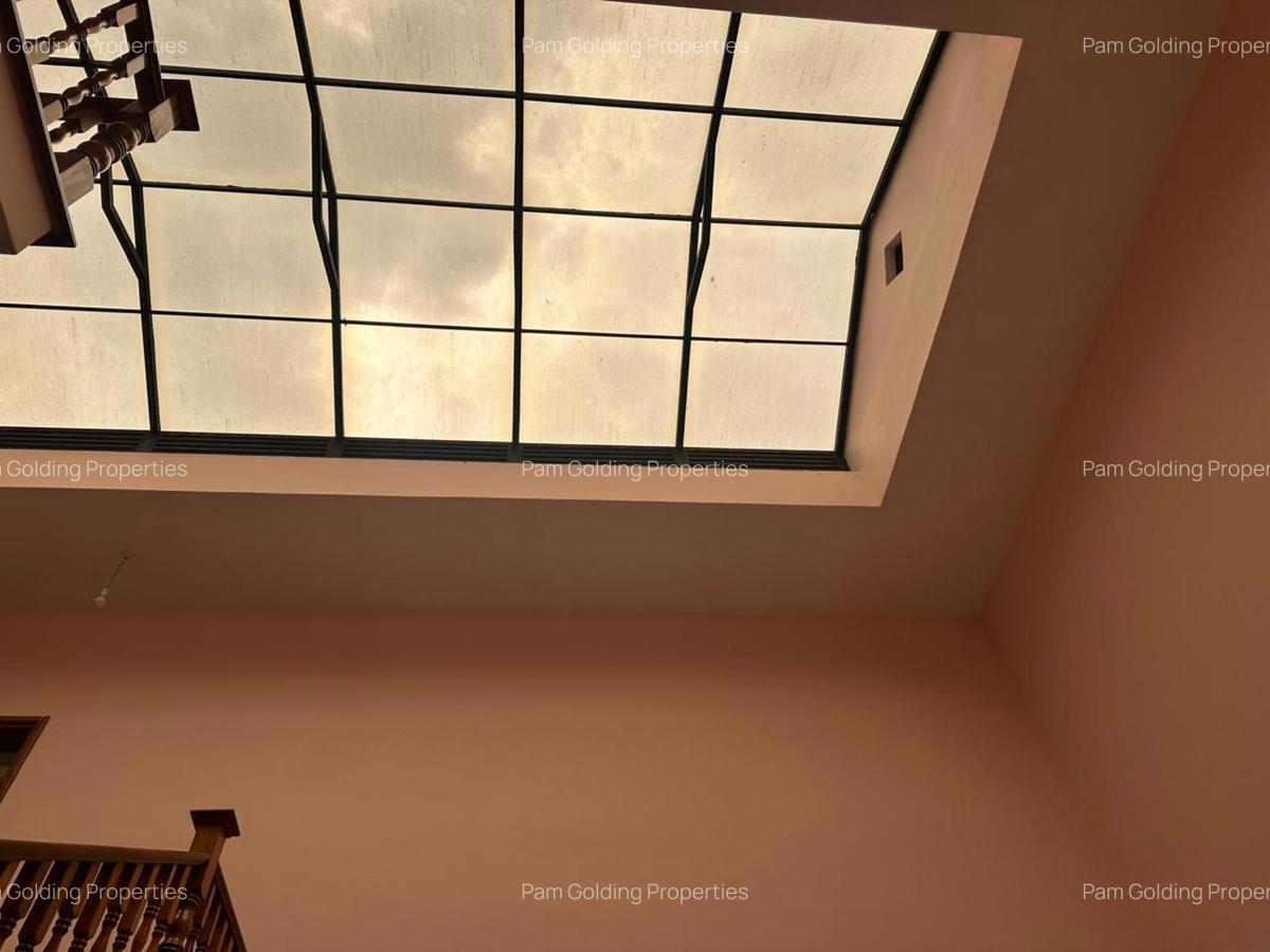 5 Bed Townhouse with En Suite in Westlands Area - 7