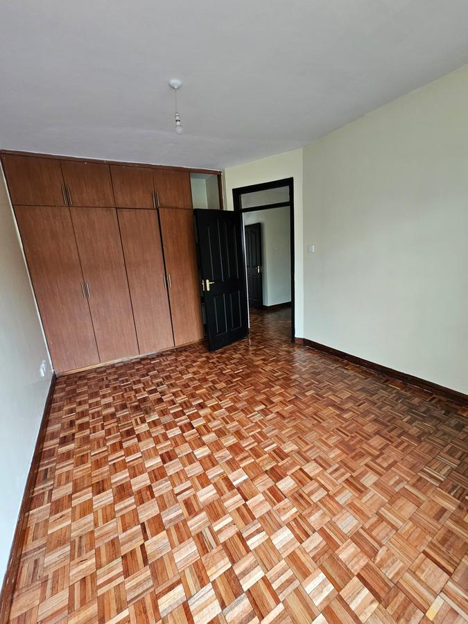 3 Bed Apartment with En Suite at Lavington - 7