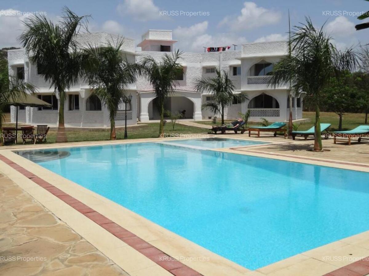 2 Bed Apartment with En Suite at As82 - 11