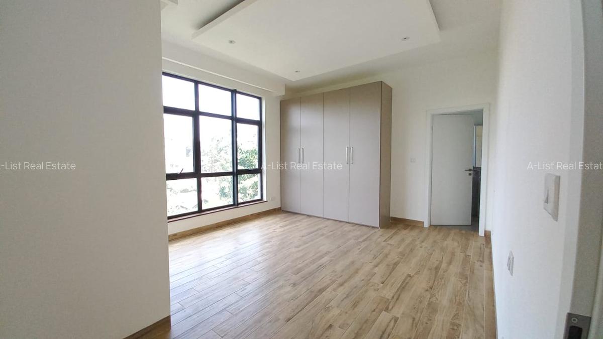 3 Bed Apartment with En Suite at Riverside Lane - 8