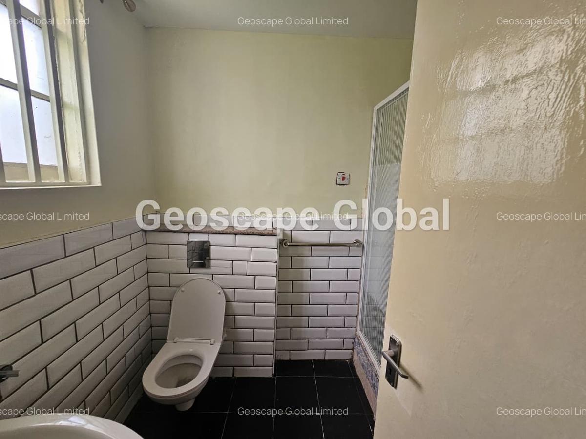 4 Bed House with En Suite in Nyari - 11