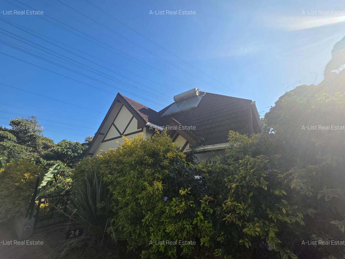 4 Bed Villa with En Suite at Redhill - 1