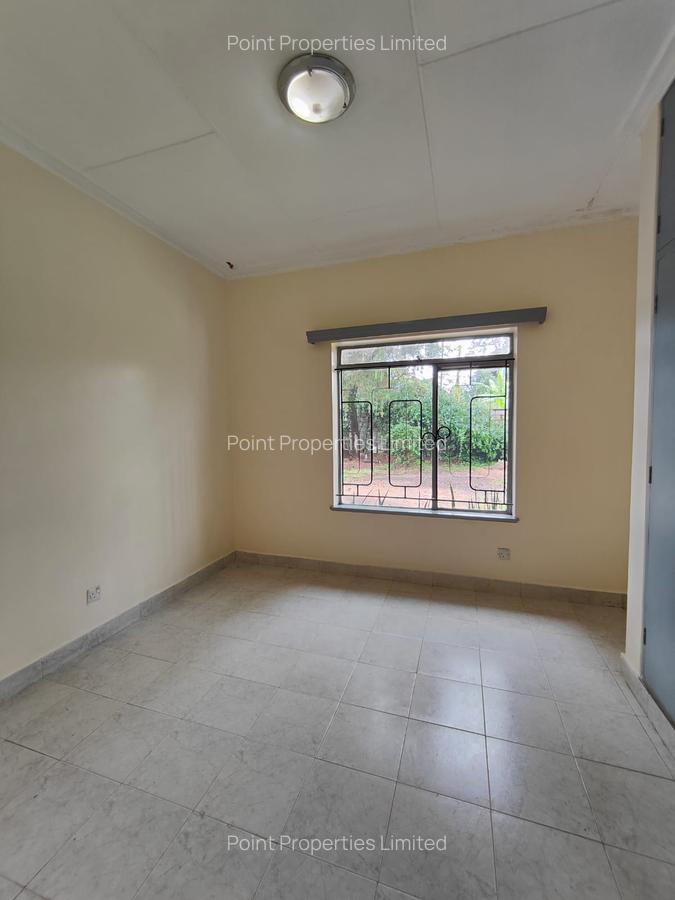 4 Bed House with En Suite in State House - 9