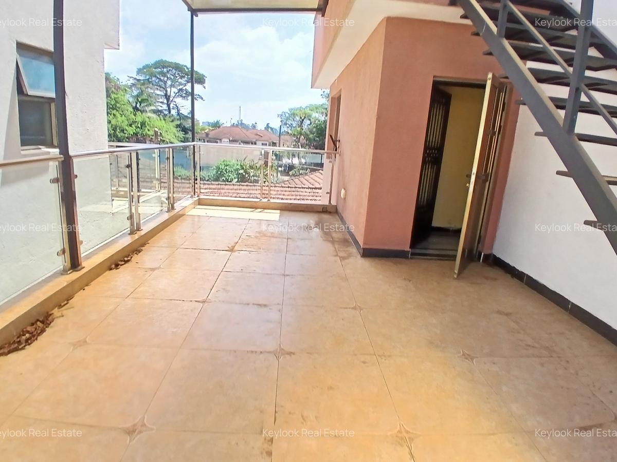 5 Bed Townhouse with En Suite at Lavington - 3