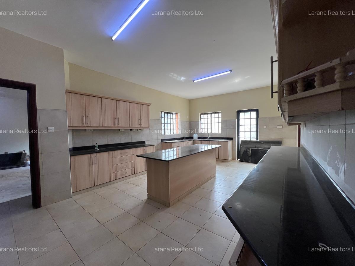 5 Bed House with En Suite at Academy Rd - 4