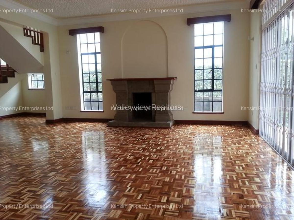 4 Bed Townhouse with En Suite in Lavington - 3