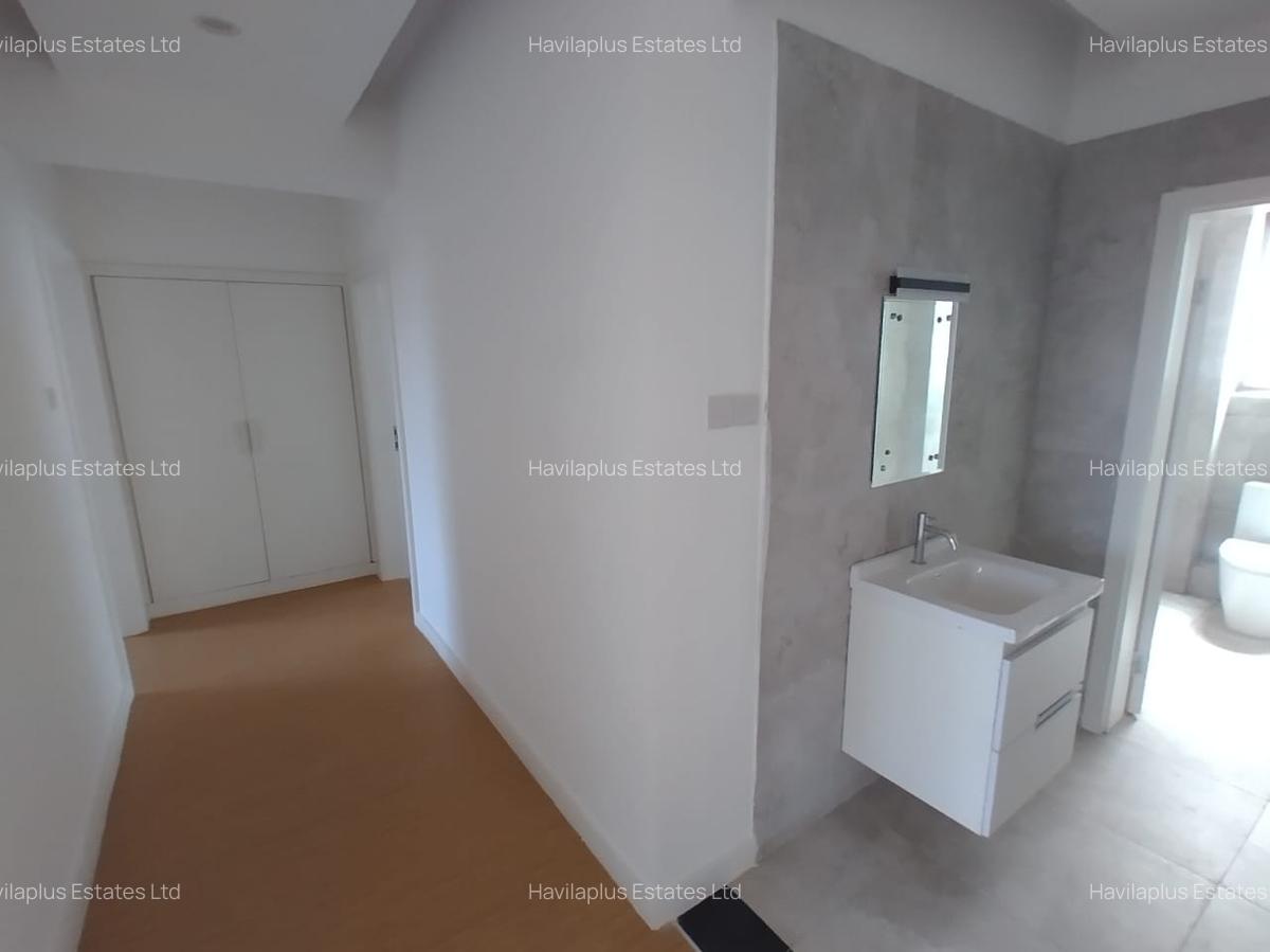 3 Bed Apartment with En Suite at Hatheru Road - 5