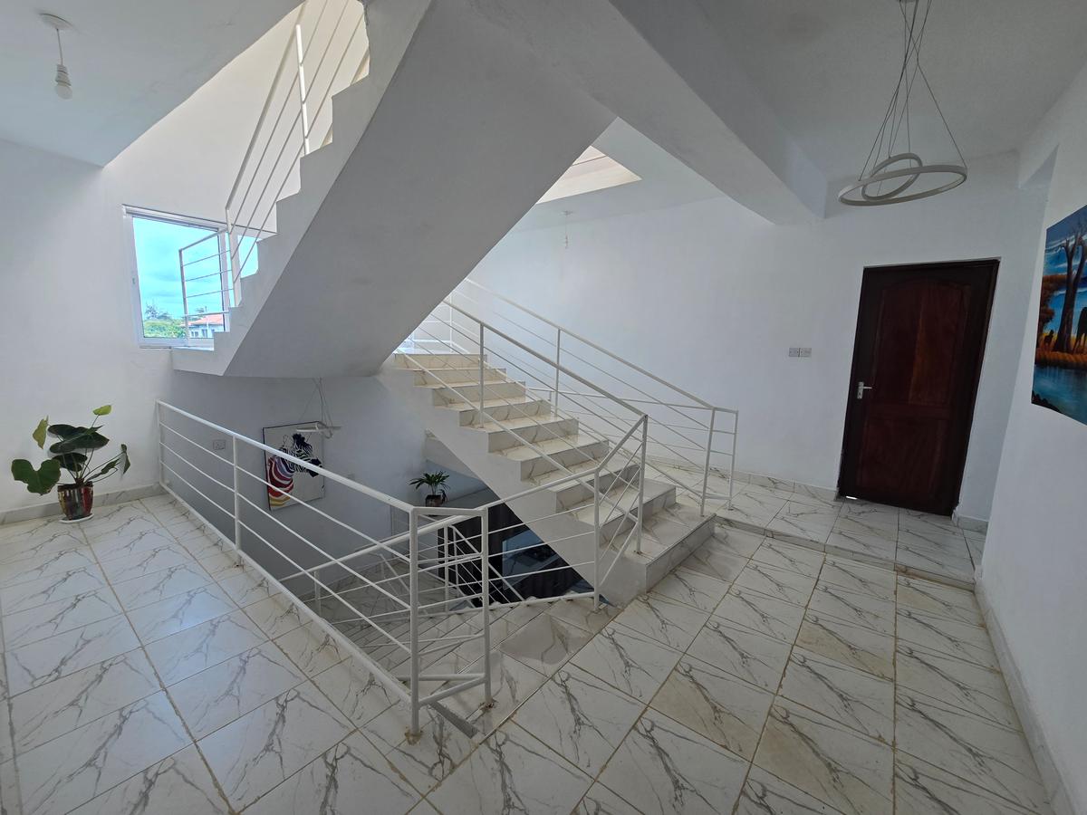 6 Bed House with En Suite in Watamu - 15