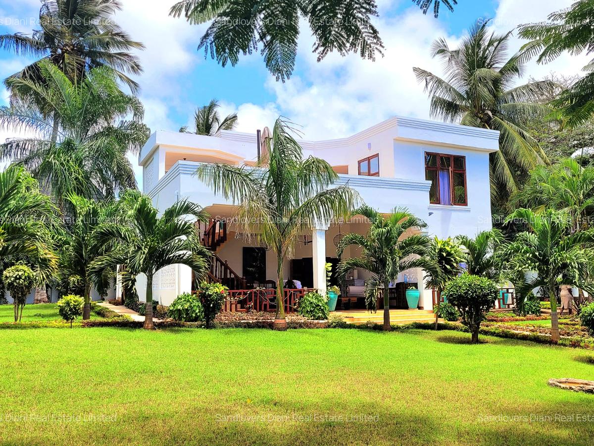 5 Bed Villa with En Suite in Diani - 1