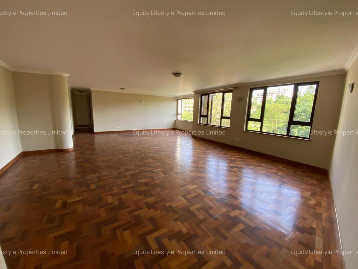 3 Bed Apartment with Swimming Pool in Riverside - 2