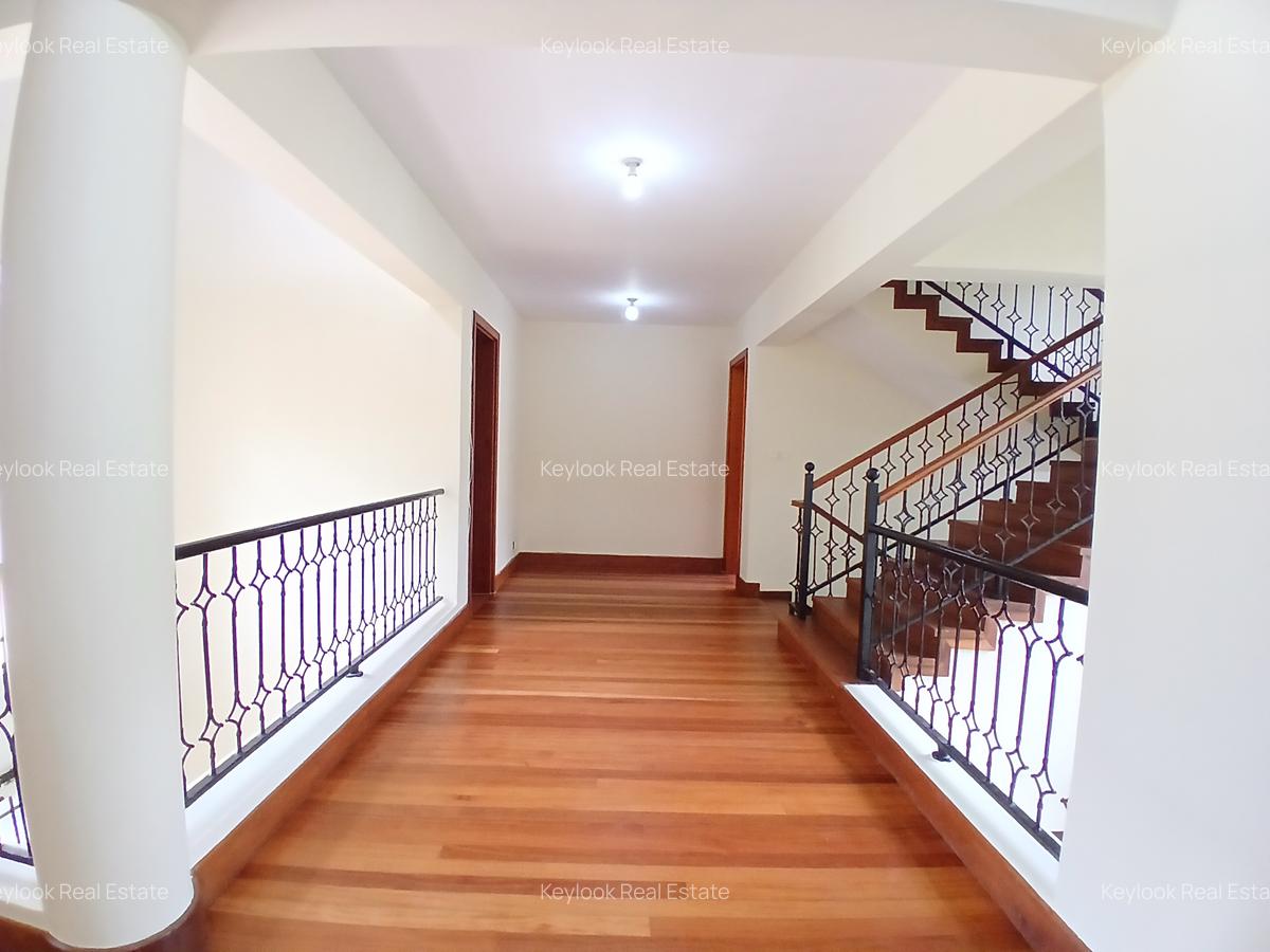 5 Bed Townhouse with En Suite at Lavington Green - 18