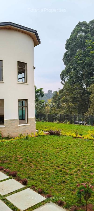 4 Bed House with En Suite in Rosslyn - 14