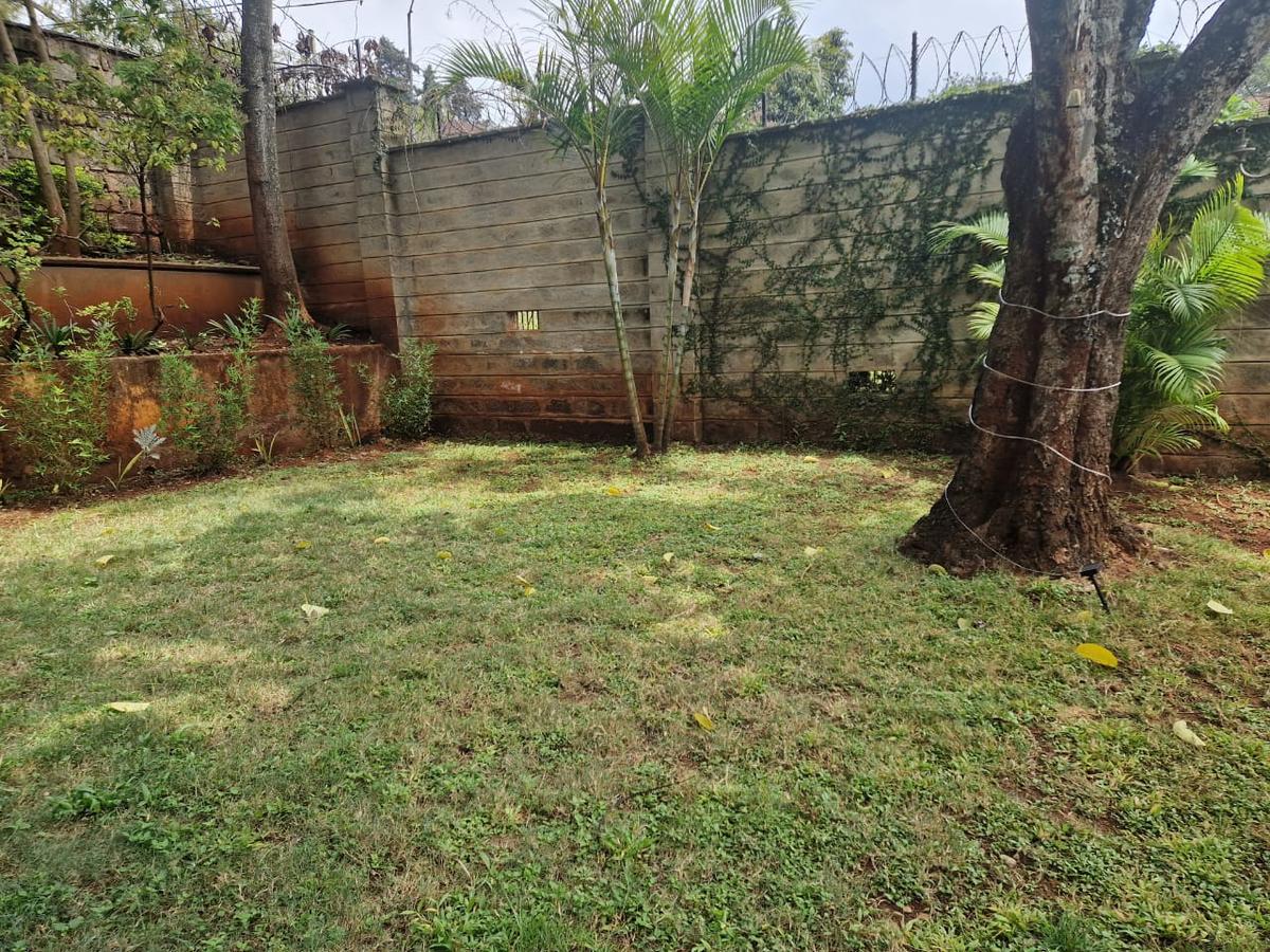 5 Bed House with En Suite in Lavington - 2