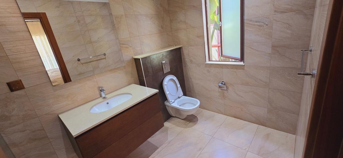 5 Bed Townhouse with En Suite at Convent Drive - 13