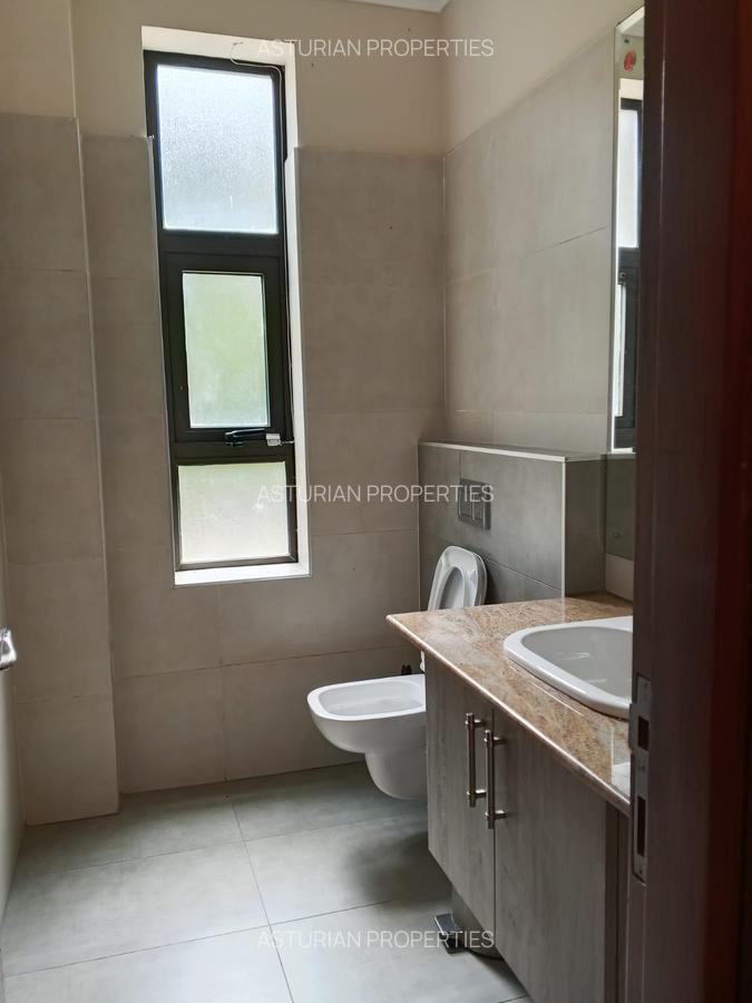 5 Bed Townhouse with En Suite in Karen - 16