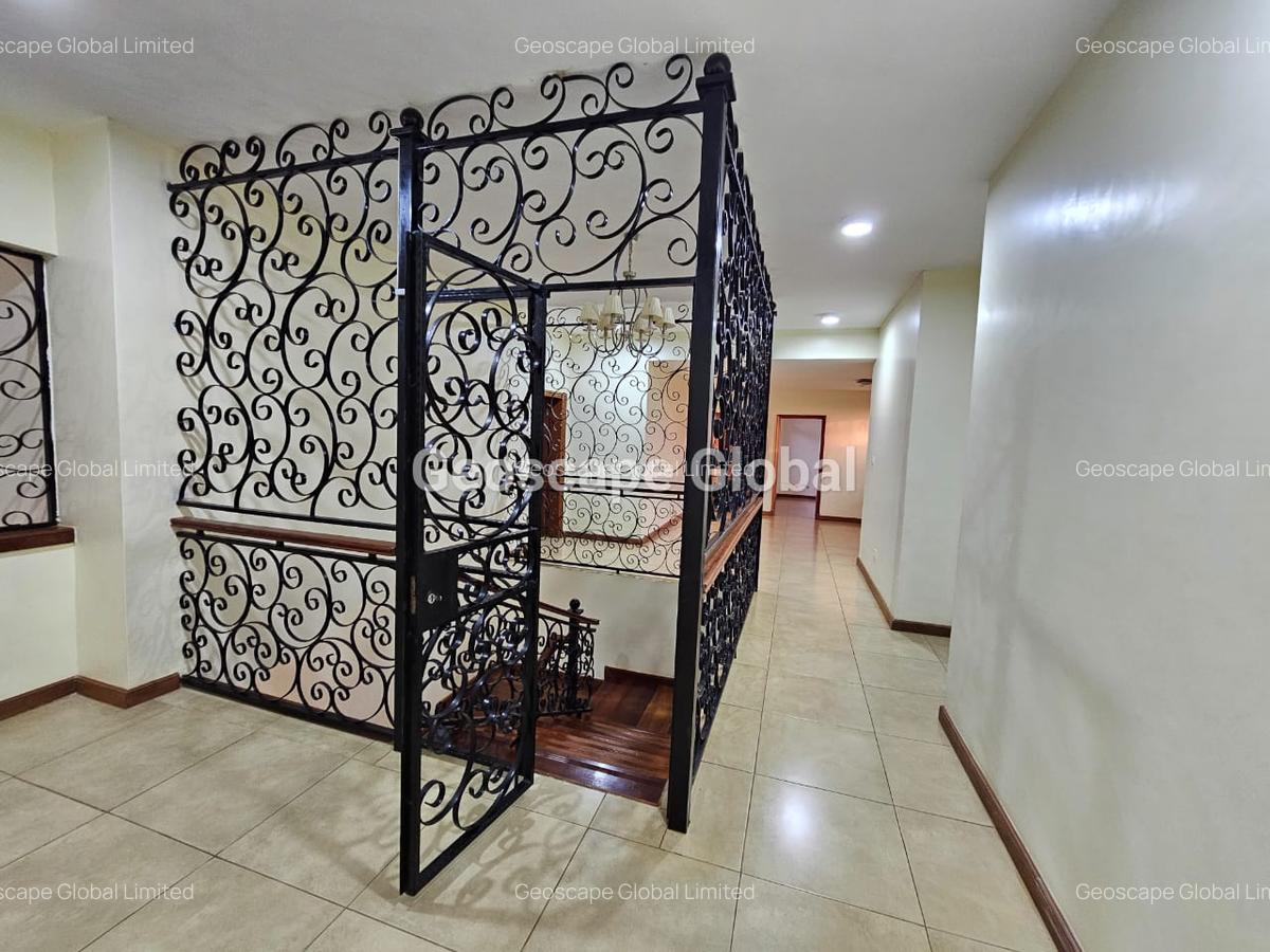 4 Bed House with En Suite in Runda - 10