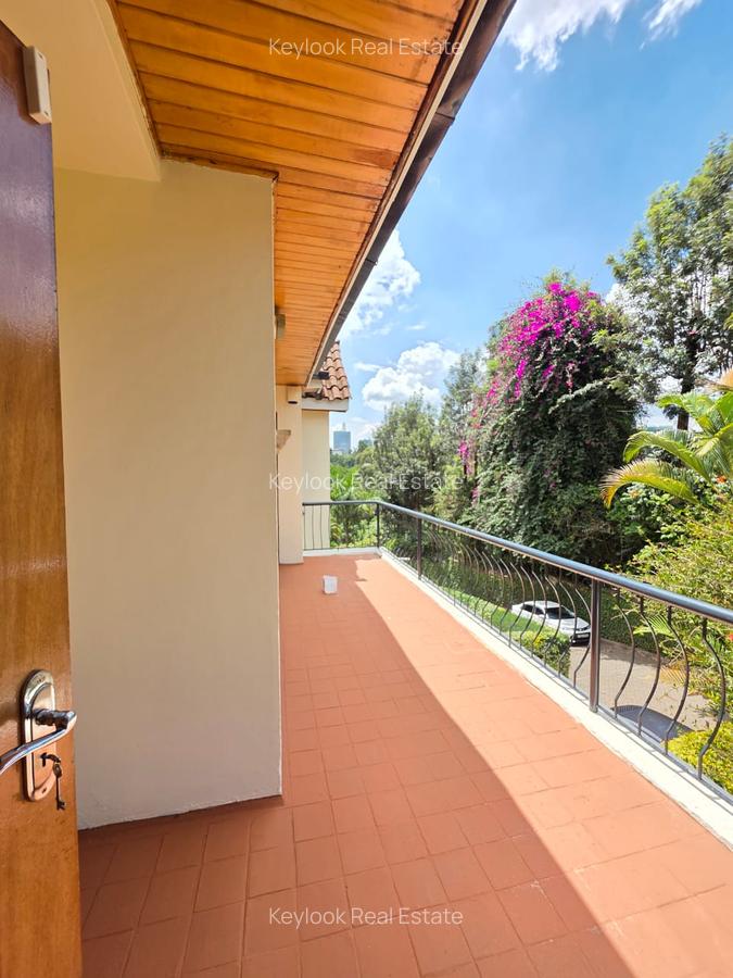 5 Bed Townhouse with En Suite at Lavington - 12
