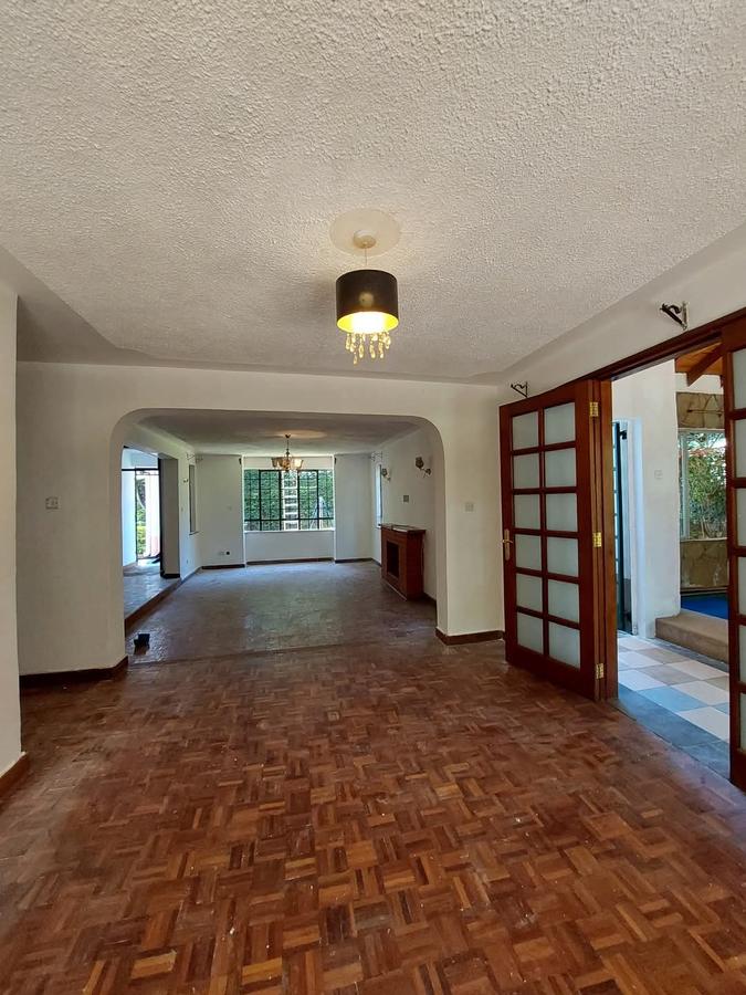 5 Bed Townhouse with En Suite in Lavington - 2