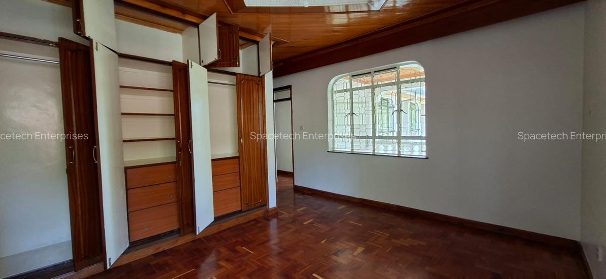 6 Bed House with En Suite in Runda - 18