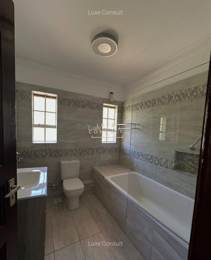 5 Bed Townhouse with Swimming Pool in Rosslyn - 7