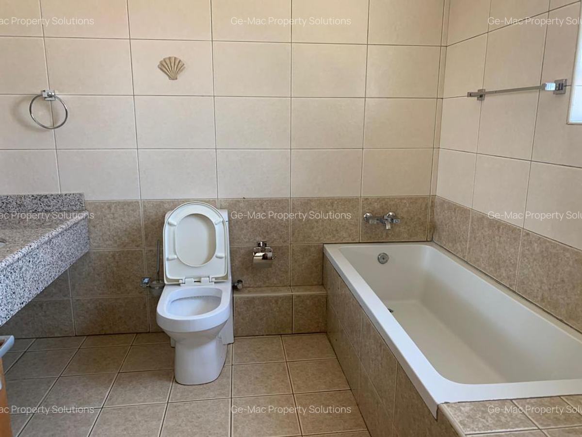 5 Bed House with En Suite in Lavington - 13