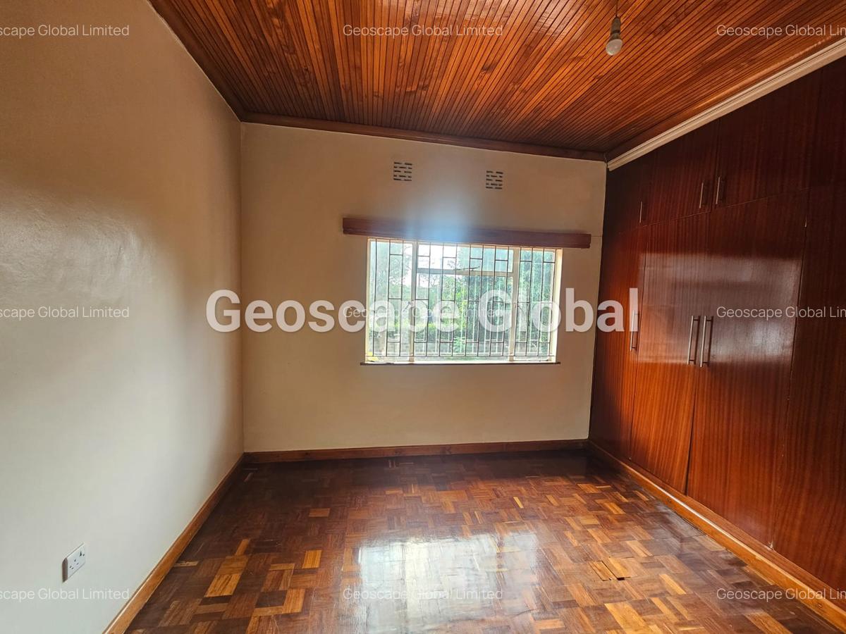 4 Bed House with En Suite in Rosslyn - 3