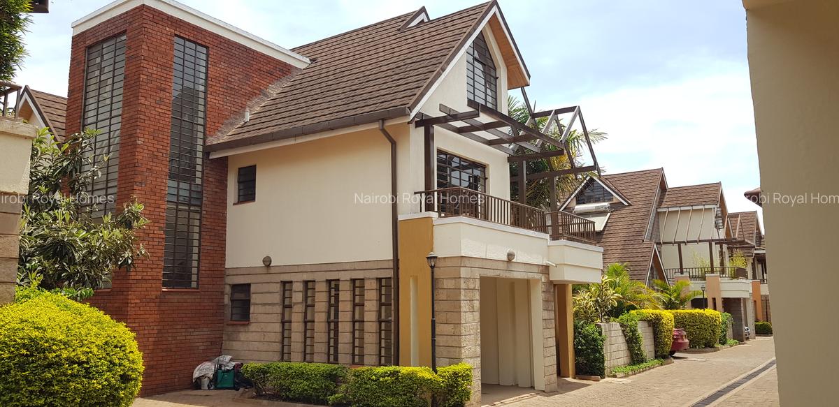 5 Bed Townhouse with En Suite at Lavington - 2