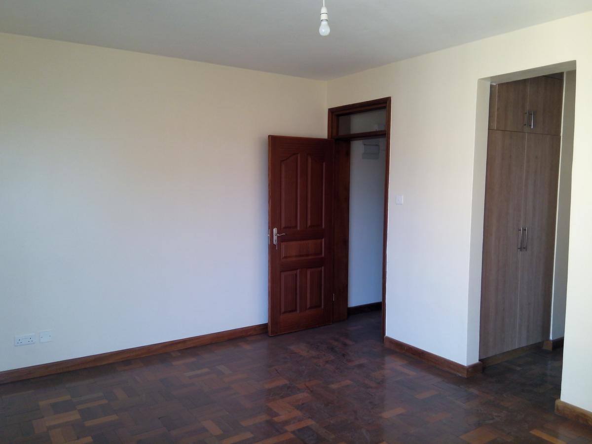 3 Bed Apartment with En Suite at Riverside Drive - 10