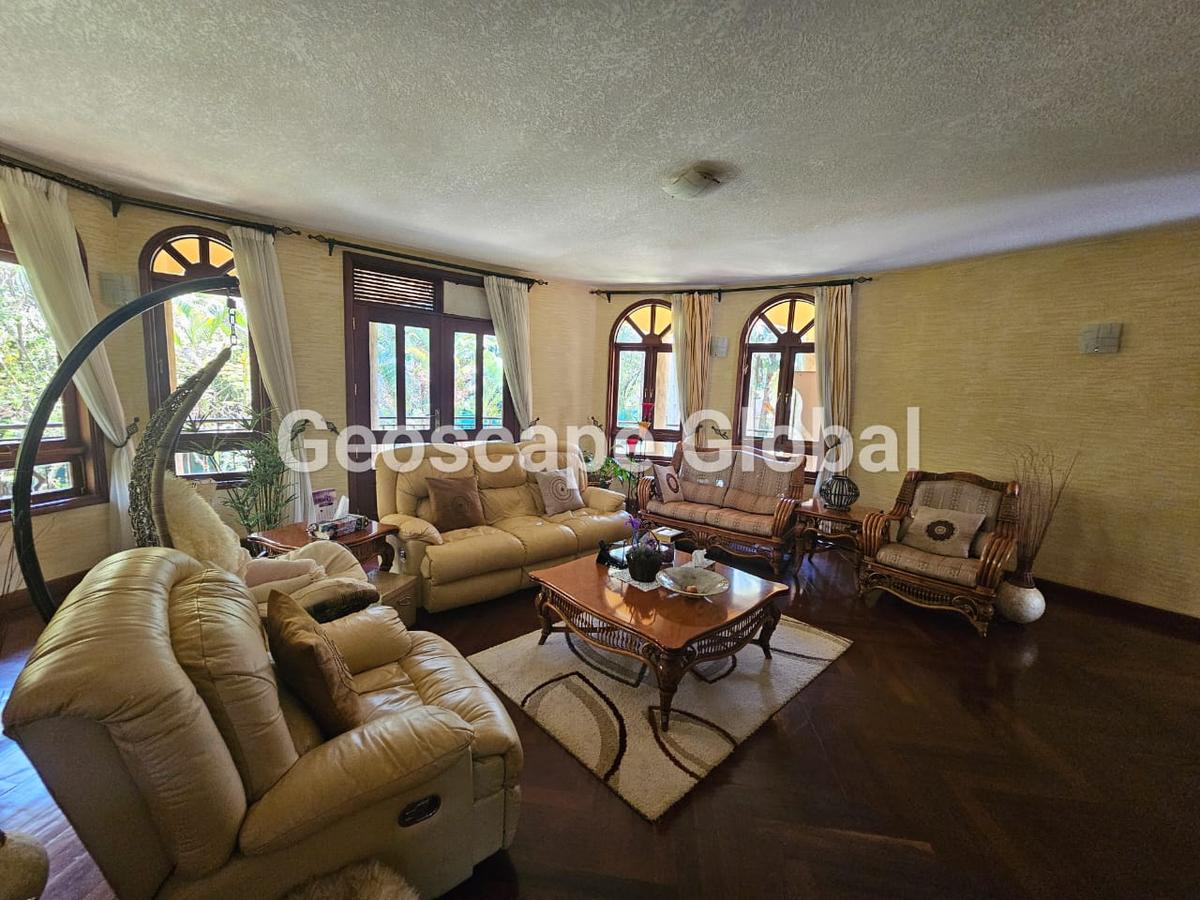 5 Bed House with En Suite in Runda - 4