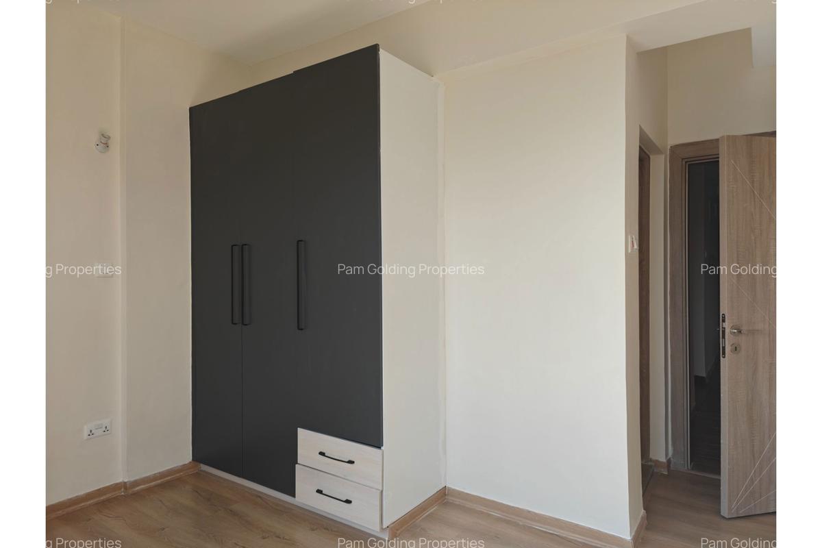 5 Bed Apartment with En Suite in Parklands - 5