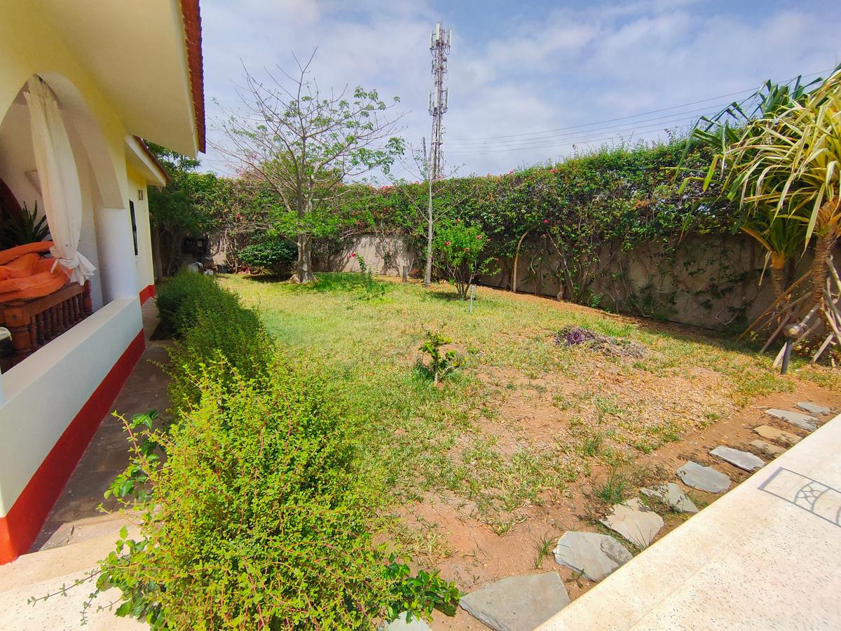 4 Bed House with Swimming Pool in Malindi - 10