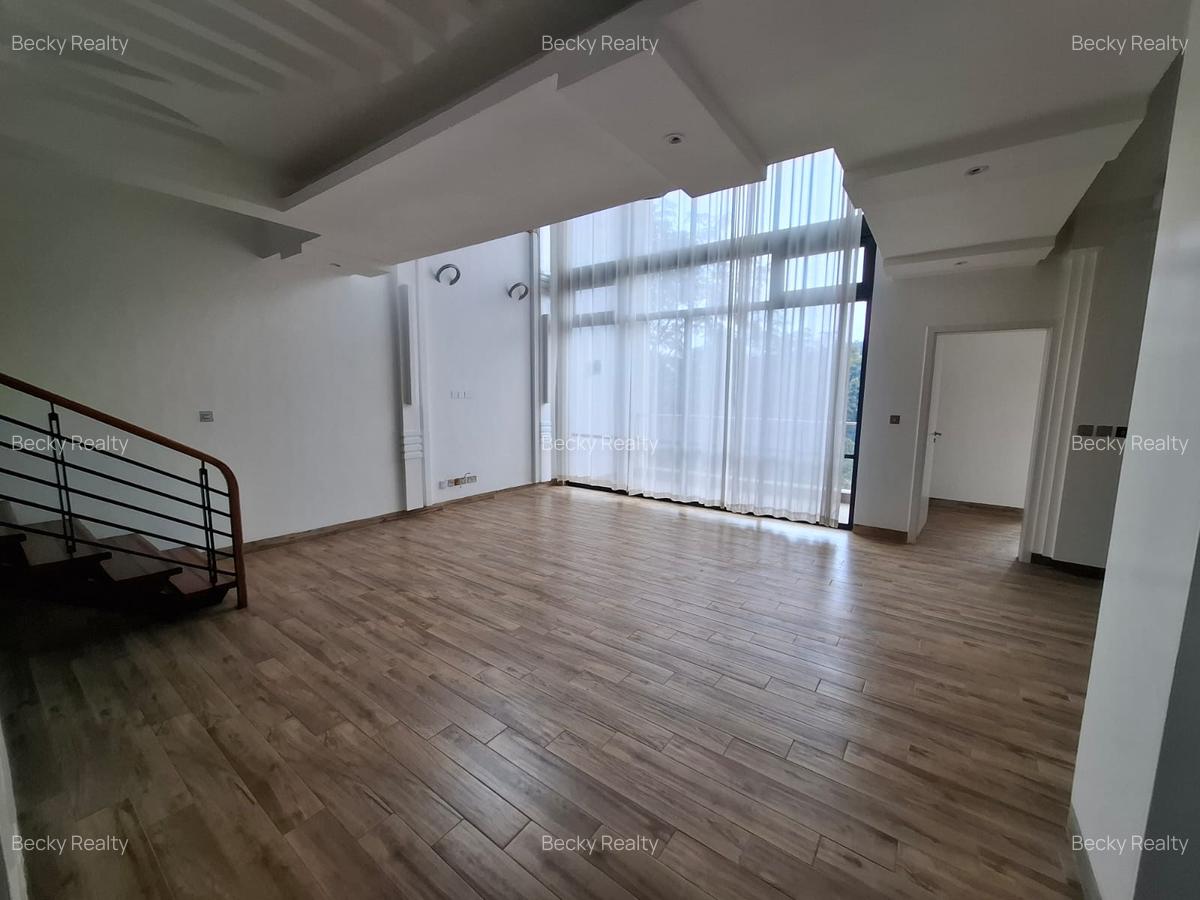 4 Bed House with En Suite at Riverside Drive - 3