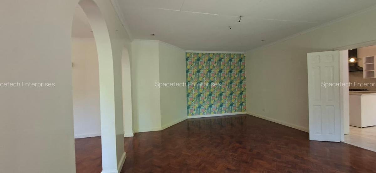 4 Bed House with En Suite in Lavington - 15