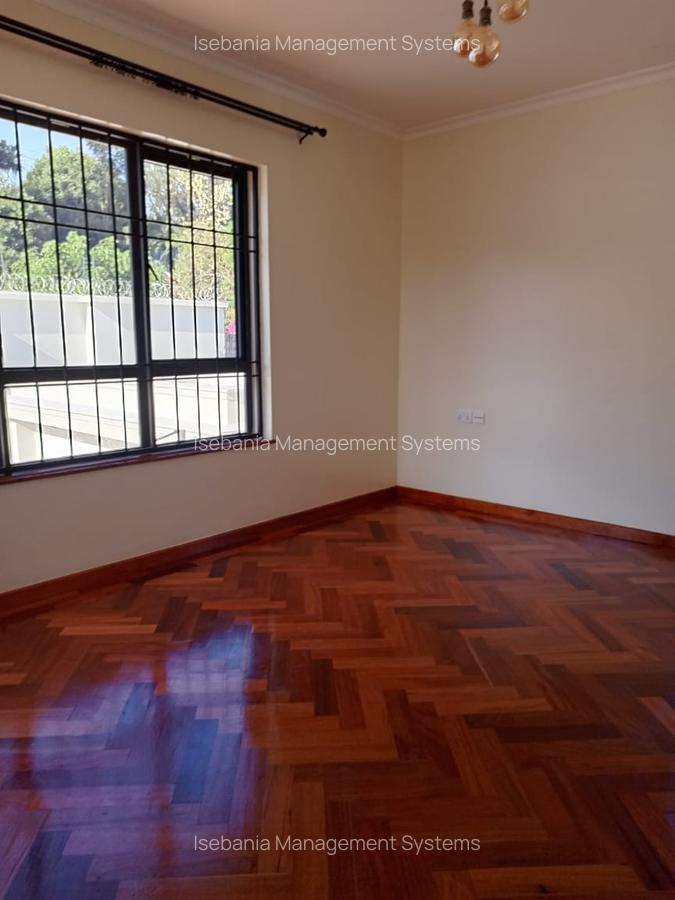 6 Bed House with En Suite at - 13