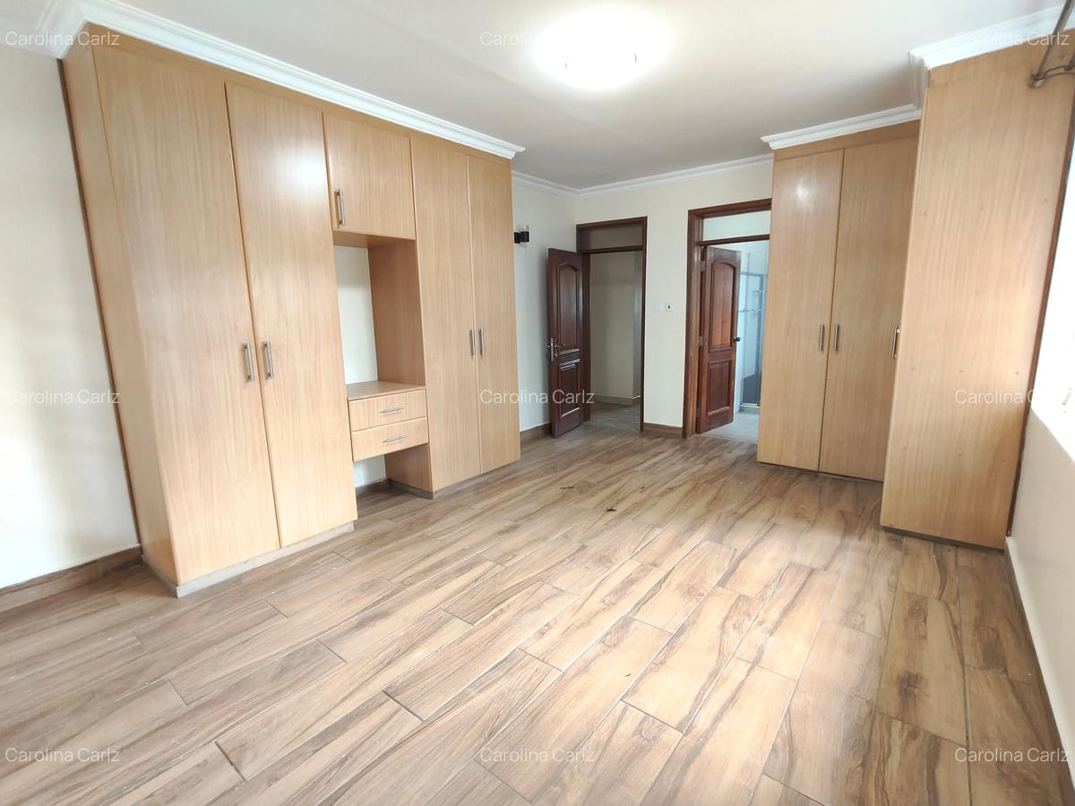 4 Bed House with En Suite at Rosslyn Lone Tree - 16